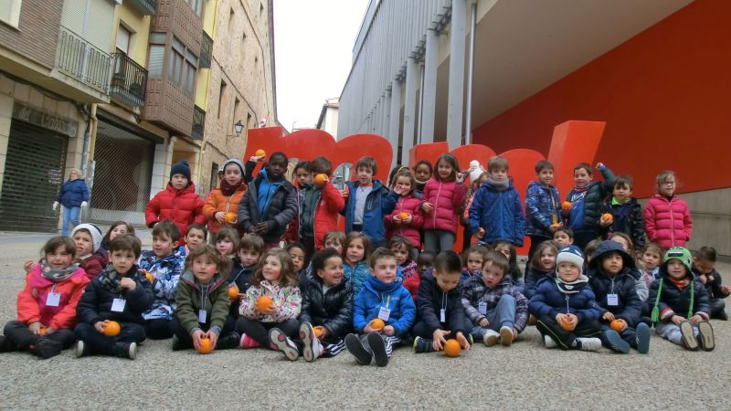 Alumnos de La Arboleda visitan el Mercado Municipal en su Semana Cultural