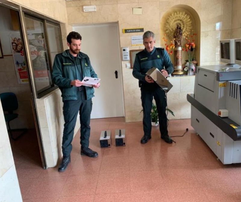 Caja Rural de Soria dona tres equipos de ozonizadores a la Comandancia de la Guardia Civil de Soria.