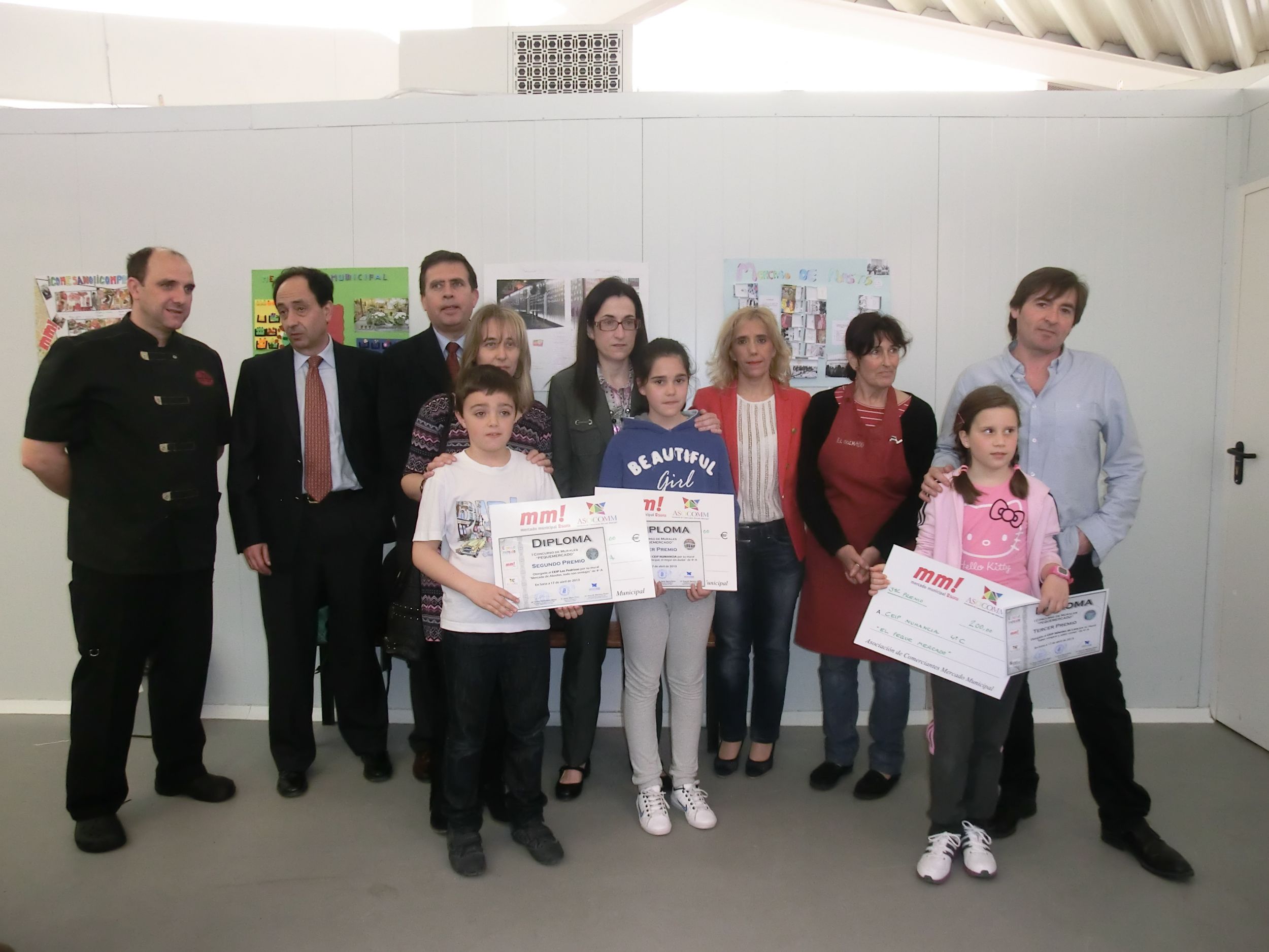 Numancia, Pedrizas e Infantes de Lara reciben los tres premios del concurso de murales del Pequemercado