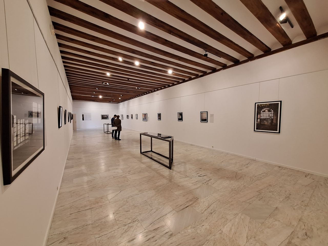PRORROGADA LA EXPOSICIÓN “CIERTOS DESLUMBRAMIENTOS” UN DIÁLOGO ENTRE LAS IMÁGENES DEL FOTÓGRAFO LEONÉS JOSÉ RAMÓN VEGA Y LOS TEXTOS DEL POETA ZAMORANO TOMÁS SÁNCHEZ SANTIAGO  