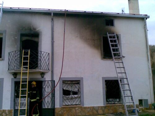 Los Bomberos de Soria y Ólvega colaboran en la extinción de un incendio con una víctima mortal en una vivienda de Cabrejas del Campo