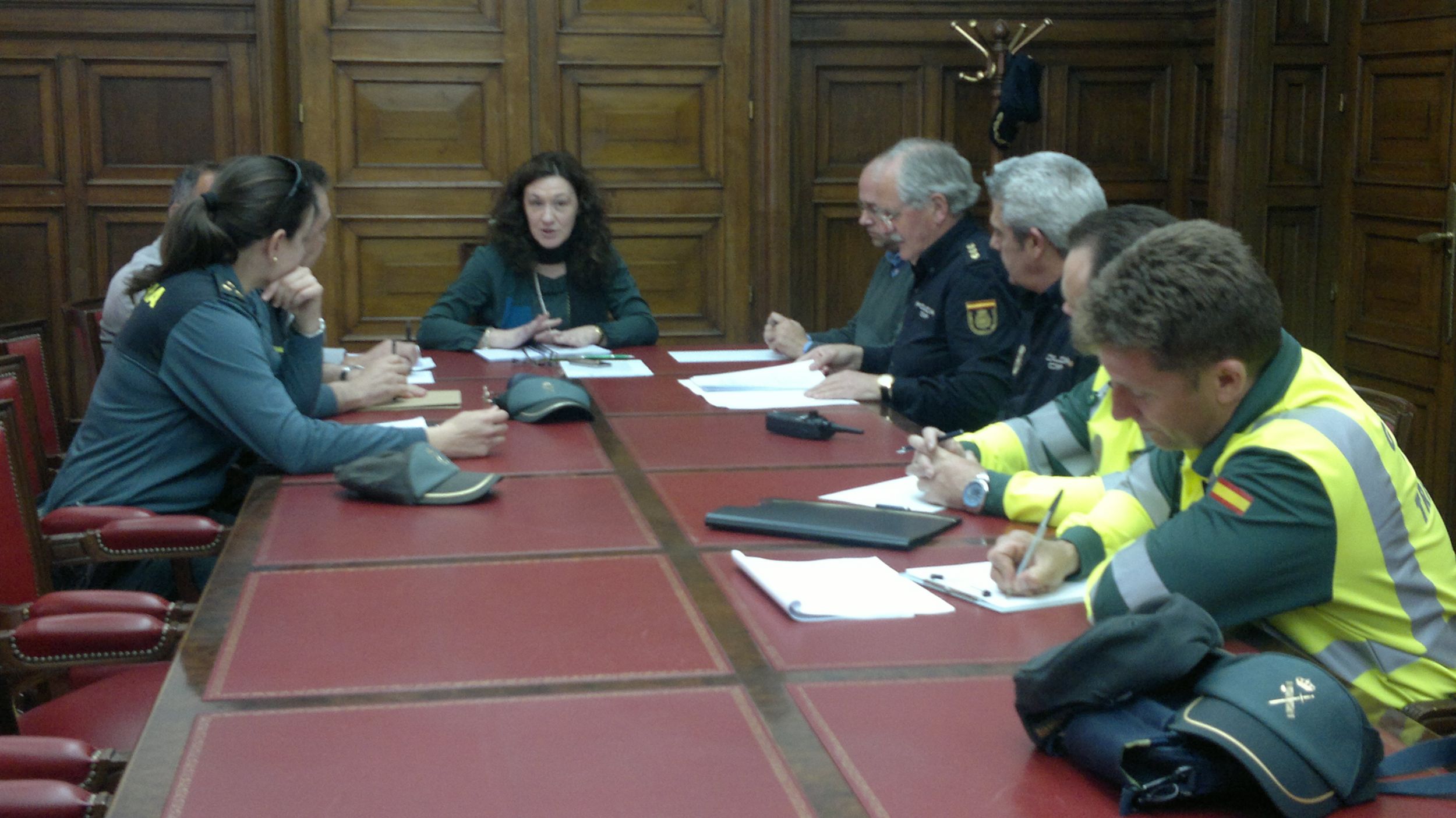 La subdelegada del Gobierno celebra una reunión previa a la Junta Local de Seguridad para profundizar en los aspectos relativos a las fiestas de San Juan