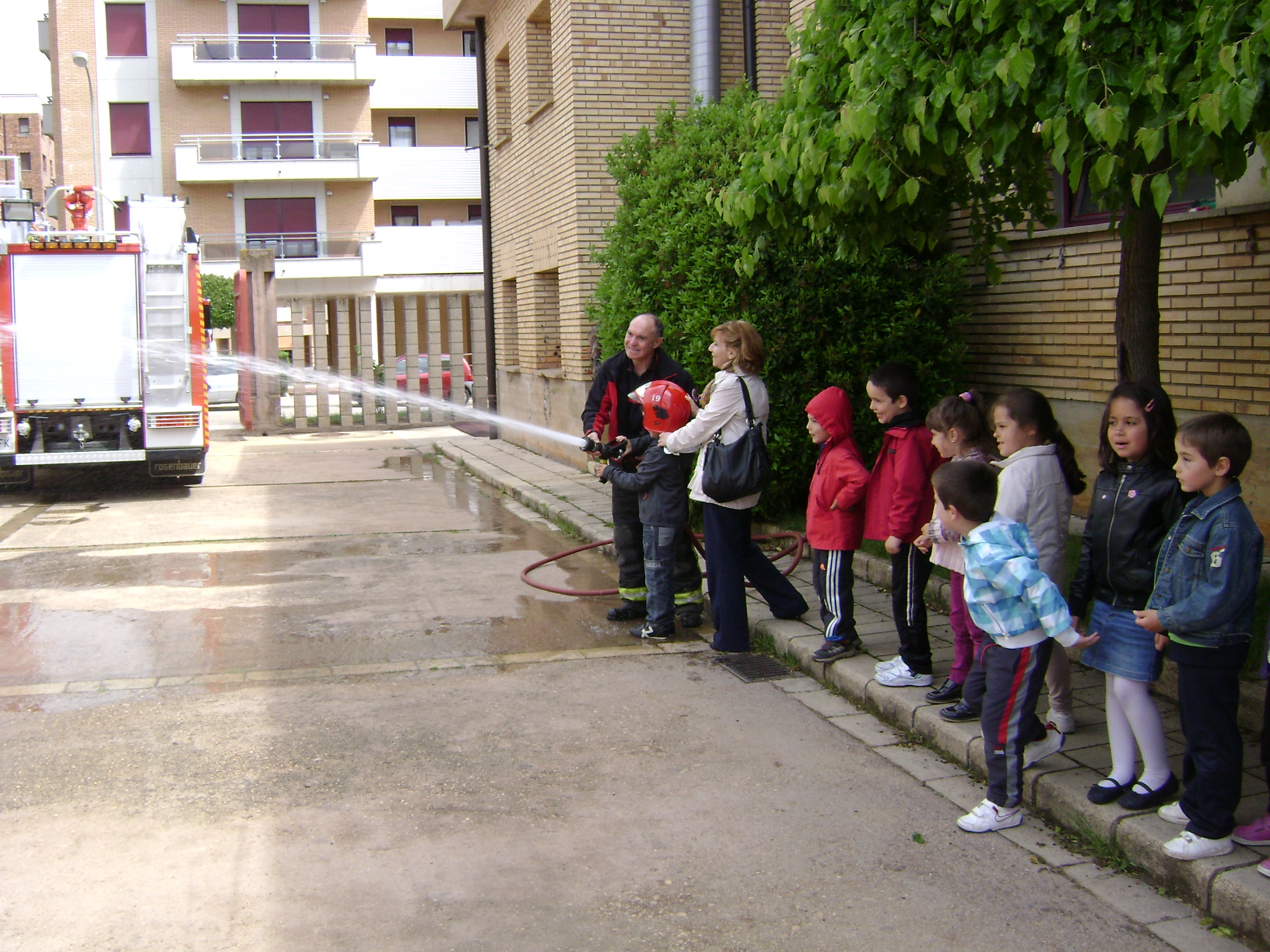 Medio millar de niños de Infantil y Primaria han pasado por el parque de Bomberos y participado en su campaña de prevención