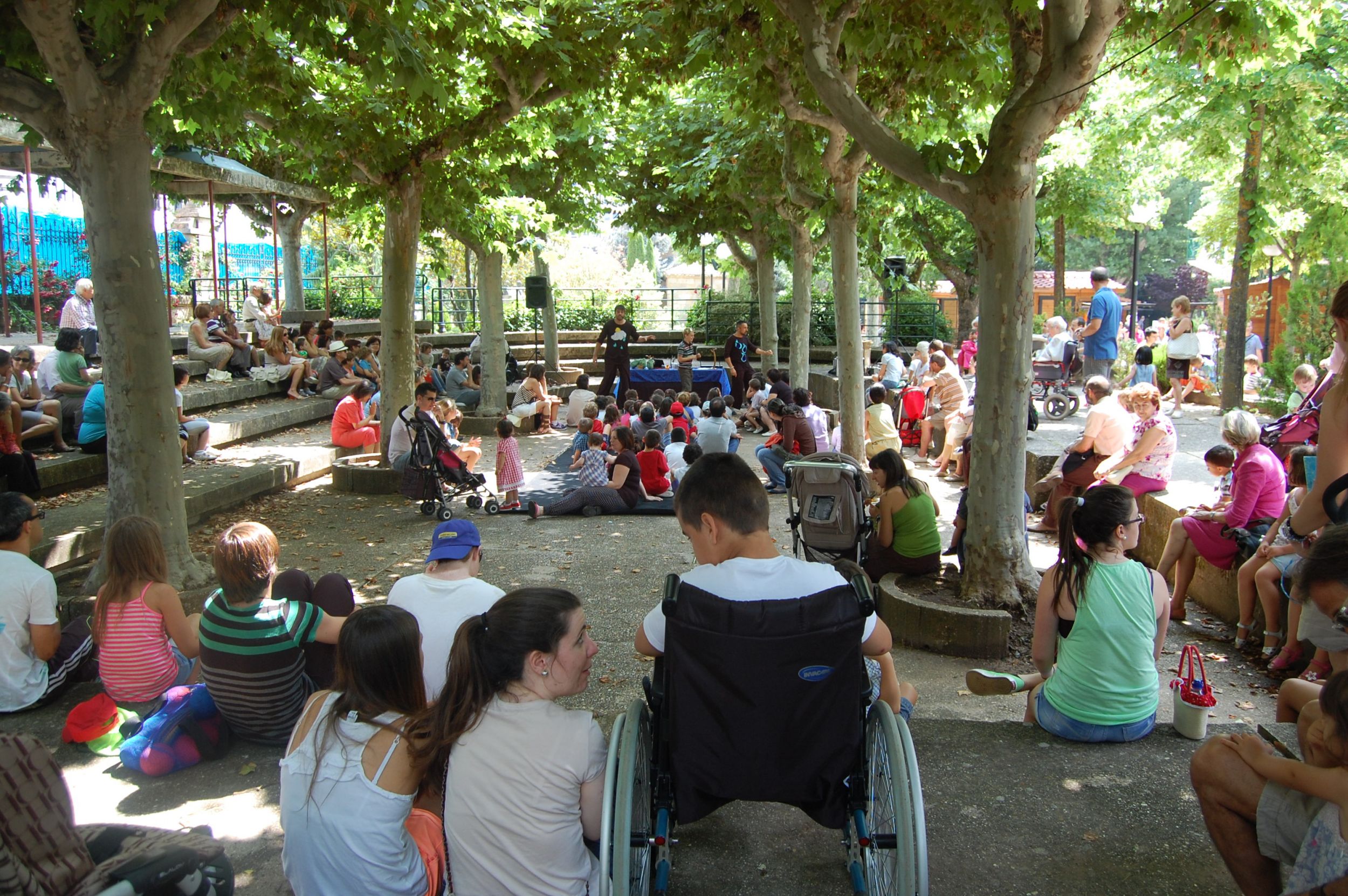 El público infantil protagoniza la segunda jornada de la Feria del Libro con el recital de Antonio Orihuela como broche de oro