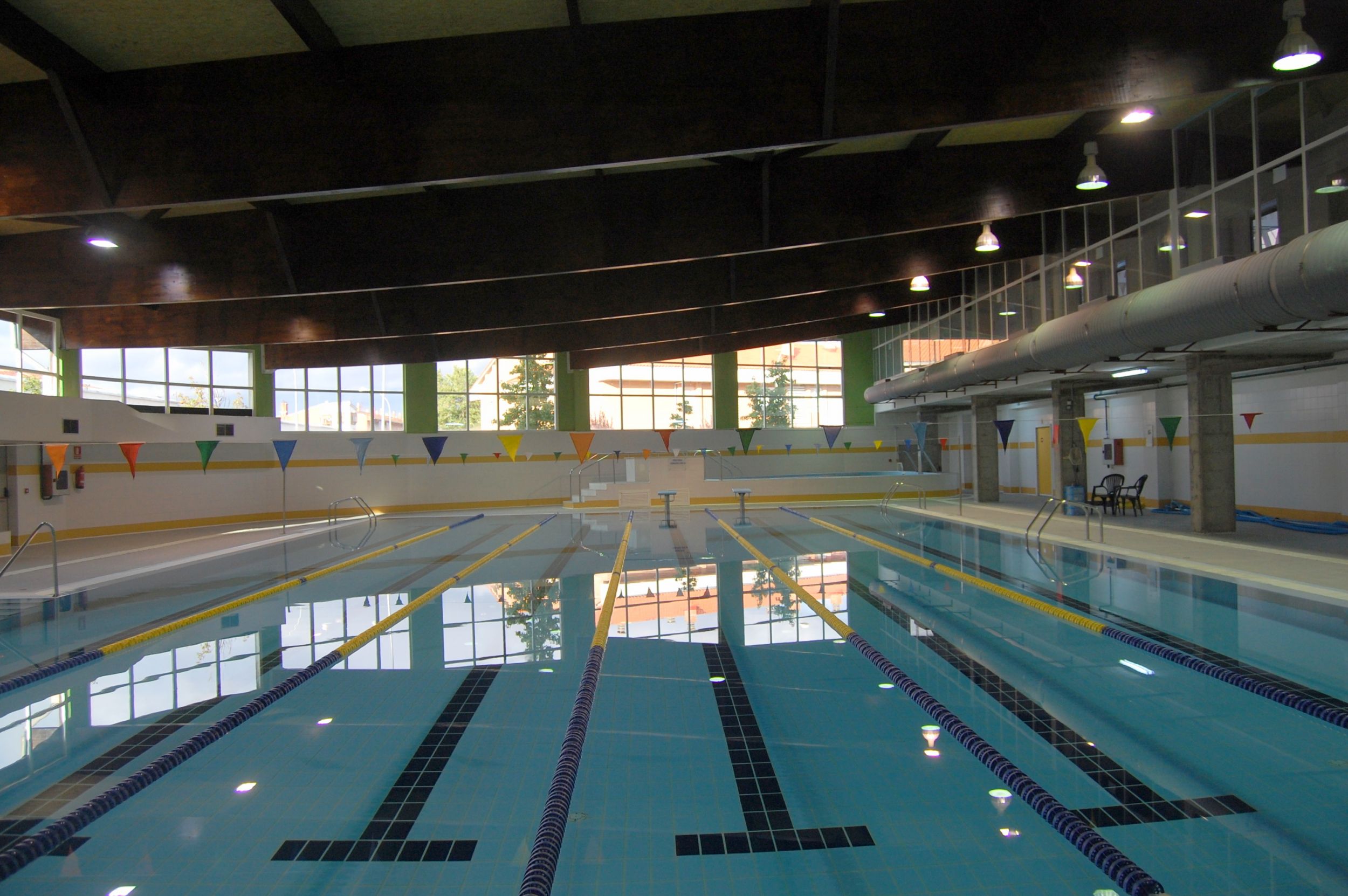 El Ayuntamiento abre hoy a las 15.00 horas la piscina de Fuente del Rey y acomete los últimos trabajos de mantenimiento en la Ángel Tejedor