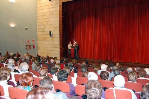 El alcalde agradece los alumnos de las Aulas su comprensión y compromiso con este proyecto de formación y ocio