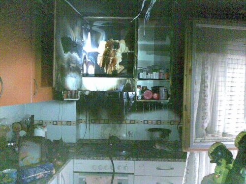 Los Bomberos participan en dos incendios en sendas cocinas de viviendas de la capital