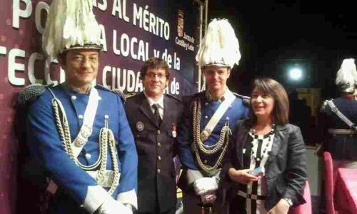 El policía local Manuel Lasanta recibe la medalla de plata al Mérito de Castilla y León por su actuación en un rescate