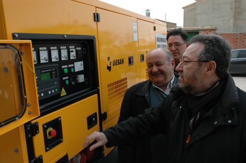EL DELEGADO TERRITORIAL ENTREGA UN GENERADOR A LA MANCOMUNIDAD DE OBRAS Y SERVICIOS CUENCA DEL JALÓN