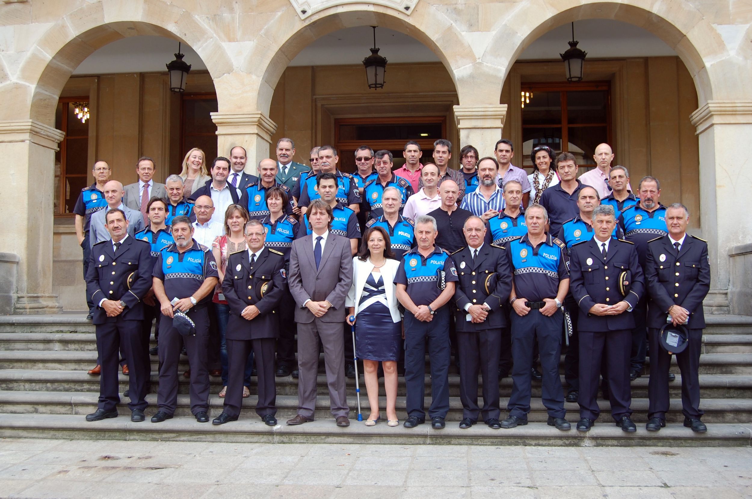 La Policía Local celebra su fiesta con una inédita entrega de 48 medallas a sus agentes en reconocimiento a sus méritos y permanencia en el cuerpo