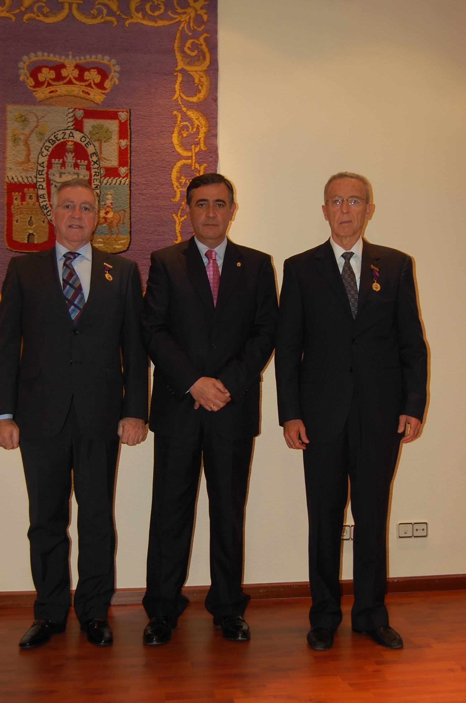 LA DIPUTACIÓN ENTREGA A LOS HIJOS DE ARMANDO Y FRANCISCO MARTÍN BORQUE, FUNDADORES DE LA EMPRESA 