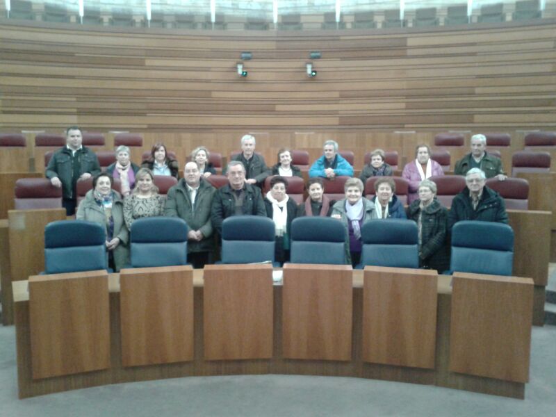  Visita a las Cortes de Castilla y León por la Asociación de Vecinos de Santa Bárbara