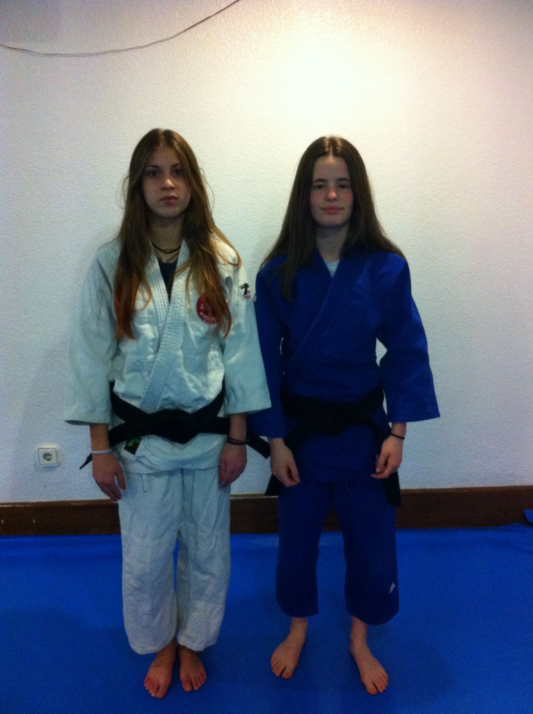 LAURA ALVAREZ Y ROCIO GARCIA OBTIENEN EL CINTURON NEGRO DE JUDO.