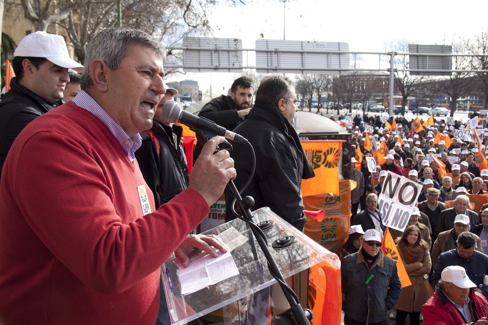 Miles de agricultores y ganaderos exigen en Madrid una PAC para los 