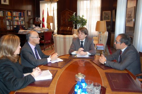 Carlos Mart&iacute;nez se re&uacute;ne con el delegado de Gobierno en Castilla y Le&oacute;n, Ramiro Ruiz Medrano